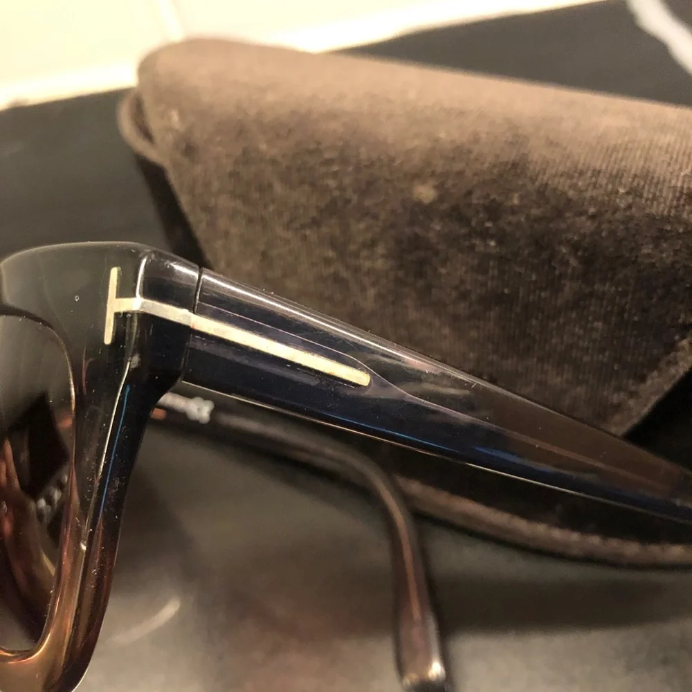 Tom ford sun glasses. Wore for a year. Brown Ambré. Normal wear and tear. - Picture 10 of 12